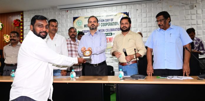 కలెక్టర్ చేతుల మీదుగా ప్రశంసాపత్రం అందుకున్న తాడిచెర్ల సిఈఓ