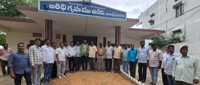 నిజాయితీ నిబద్ధతతో నేతన్నలకు సేవలందించాలి