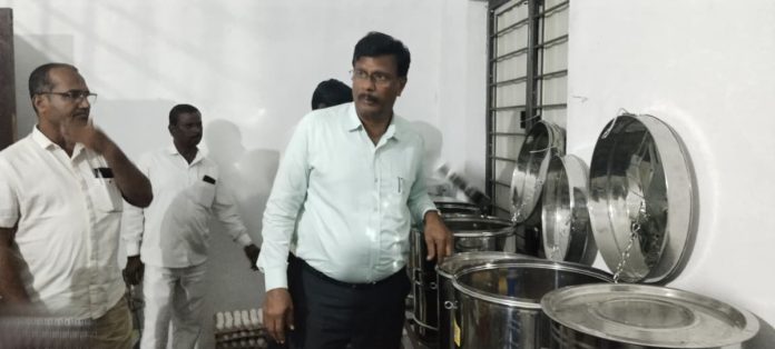 మేనూర్ మోడల్ హాస్టల్ ను ఆకస్మిక తనిఖీ చేసిన ఆర్డిఓ