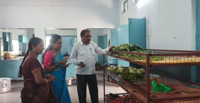 కేజీబీవీ హాస్టల్ ను సందర్శించిన ఎంపీడీఓ