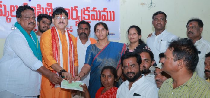 MLA distributed cheques.