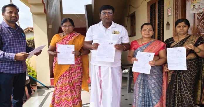 ఓటరు సవరణ ప్రక్రియలో మాజీ ఎంపీపీ అనసూయబాయి
