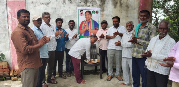 ఐఎన్టియుసి ఆధ్వర్యంలో మంత్రి సీతక్క జన్మదిన వేడుకలు