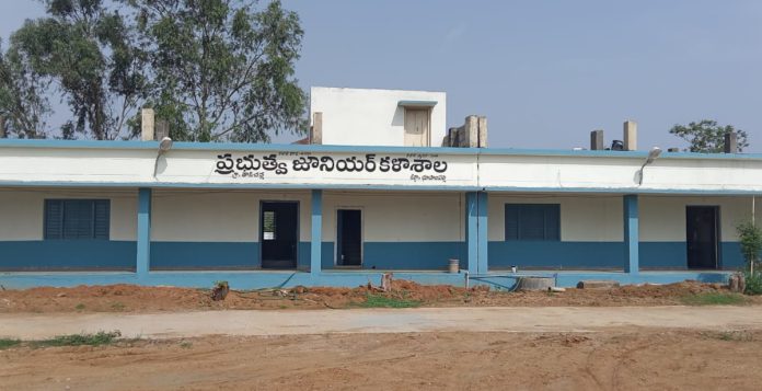 విద్యతోపాటు, అభివృద్ధిలో దూసుకుపోతున్న తాడిచెర్ల కళాశాల