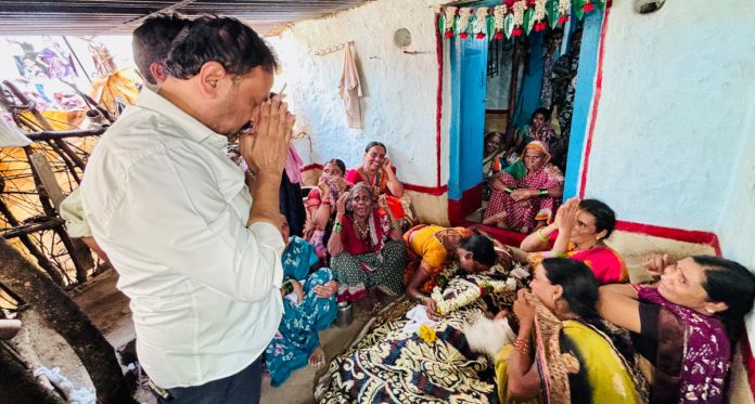 MLA pays tribute to the mortal remains of the Sarpanch's husband.