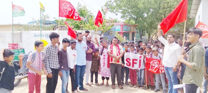 ఆలేరులో విద్యాసంస్థల బంద్ విజయవంతం