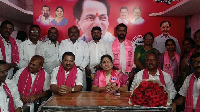కృష్ణ గోదావరి జిల్లాలు గురుదక్షిణ క్రింద ఆంధ్రాకు తరలింపు