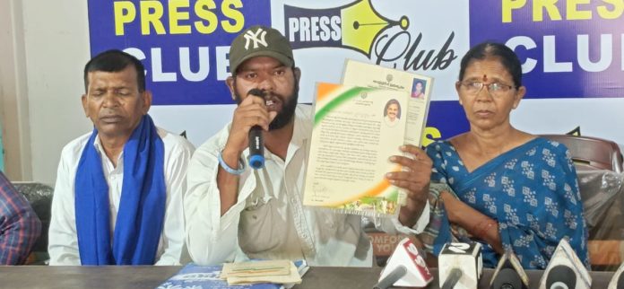 భూకబ్జా దారులపై చర్యలు తీసుకోవాలి
