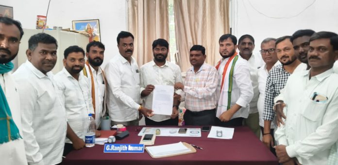 కుర్ల ఇసుక క్వారీలోకి అన్ని గ్రామాల ట్రాక్టర్లకు అవకాశం కల్పించండి