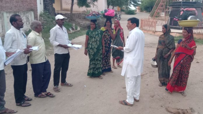 ఎస్ఐఆర్ సర్వేలో పాల్గొన్న పెద్ద గుల్లా సర్పంచ్
