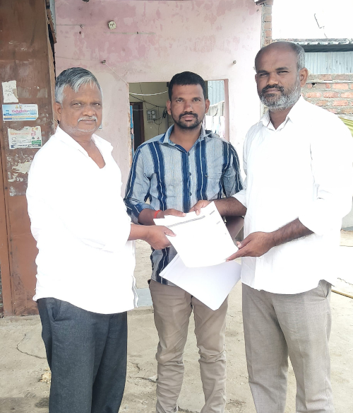 పెద్దతడగూరులో బీఎల్ఏలకు డూప్లికేట్ ఓటర్ల జాబితా అందజేత