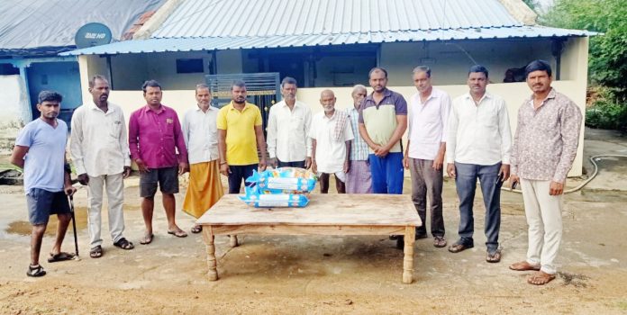 కష్టంలో ఉన్న కుటుంబానికి పండు ఫౌండేషన్ చేయూత