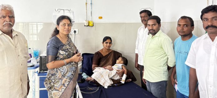 కౌన్సిలర్ మౌనిక హరీష్ ను పరామర్శించిన మాజీ ఎమ్మెల్యే సునీత