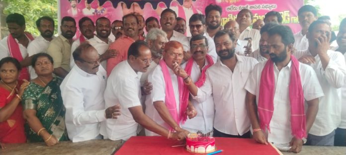 మాజీ ఎమ్మెల్యే బిక్షమయ్య గౌడ్ జన్మదిన వేడుకలు