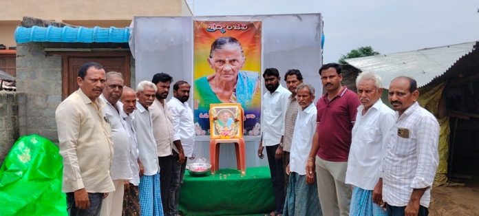 మృతురాలి కుటుంబానికి పరామర్శ