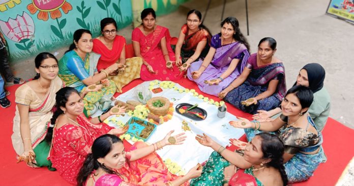 పాఠశాలలో గోరింటాకు సంబరాలు