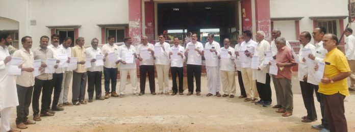 Unveiling of leaflets for the Alair town bandh.