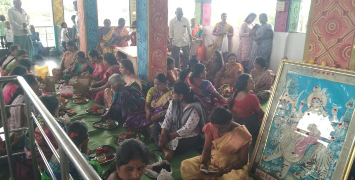 భక్తి శ్రద్దల నడుమ మహిళల సామూహిక కుంకుమార్చన