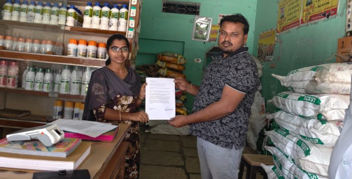 అధిక ధర విక్రయించిన డీలర్కు షోకాజ్ నోటీసు