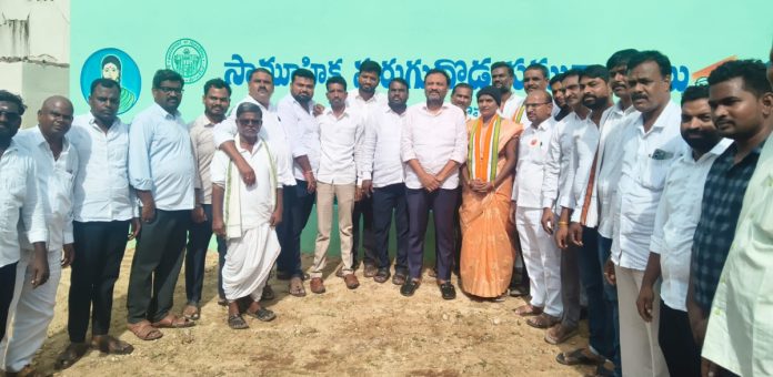 సామూహిక మరుగుదొడ్లు నిర్మించిన సర్పంచ్ ఉషా సంతోష్ మేస్త్రి