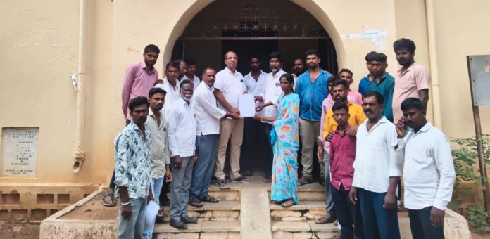 తహశీల్దార్, ఎంపీడీఓలకు హెచ్ కేలూరు గ్రామస్తుల వినతి