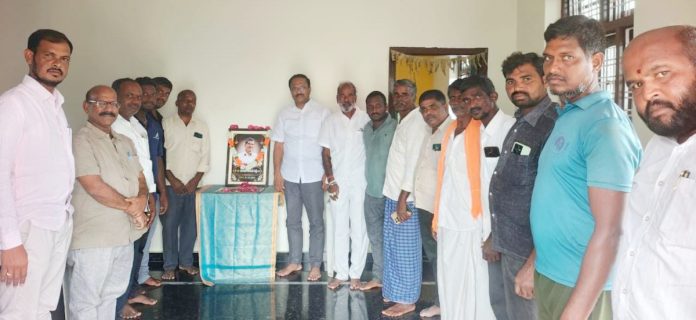 బీఆర్ఎస్ పార్టీ కార్యకర్తలకు అండగా ఉంటా: మాజీ మంత్రి లక్ష్మారెడ్డి