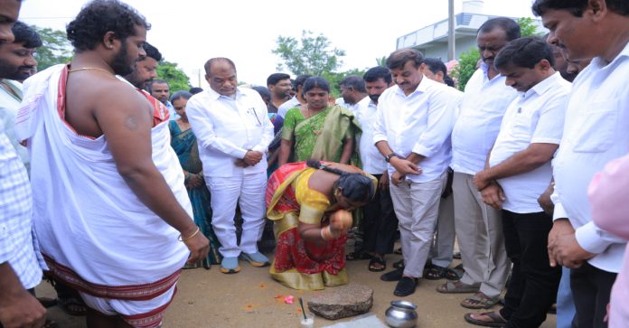 The government is committed to the advancement of women.