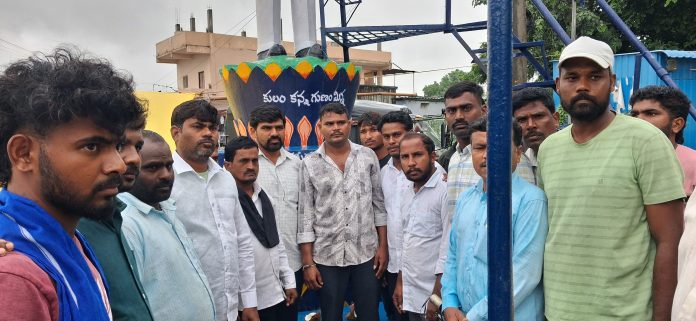 రెంజల్ గ్రామపంచాయతీని ముట్టడించిన అంబేద్కర్ వాదులు