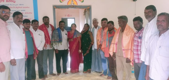 బీఎల్ఏ, బీఎల్ఓలను సన్మానించిన సర్పంచ్