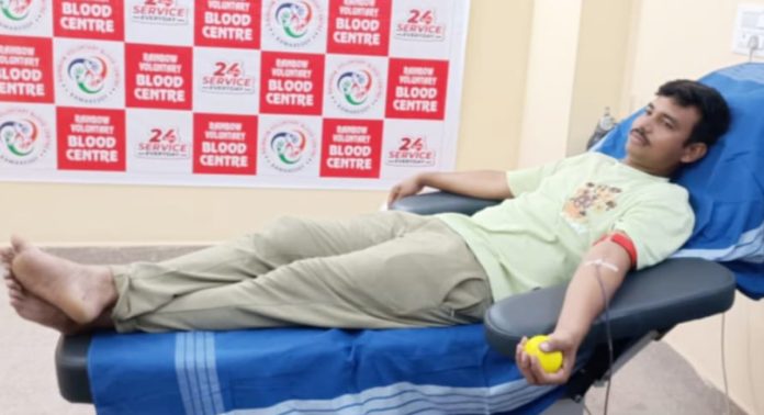 మానవత్వాన్ని చాటుకున్న ఆర్ యస్ఐ సాయి ప్రసన్న
