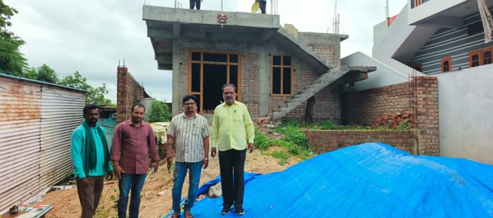 ఇందిరమ్మ ఇండ్ల నిర్మాణాలను వేగవంతం చేయాలి: ఎంపీడీఓ