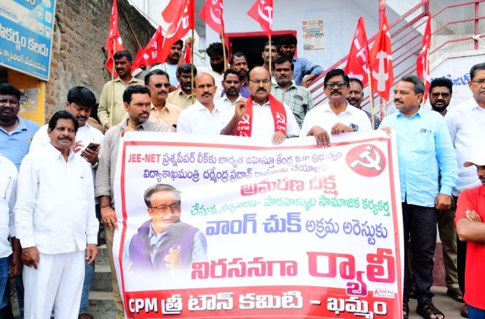 విద్యా శాఖ మంత్రి ధర్మేంద్ర ప్రధాన్ రాజీనామా చేయాలి