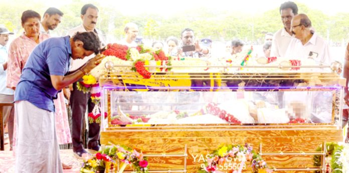 కన్నీటి వీడ్కోలు