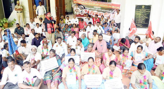 మున్సిపల్ కార్మికుల వారసులకు పని కల్పించండి