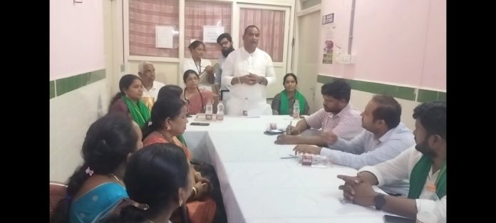 సామాజిక ఆరోగ్య కేంద్రంలో సమస్యల పరిష్కారాన్ని కృషి చేస్తా