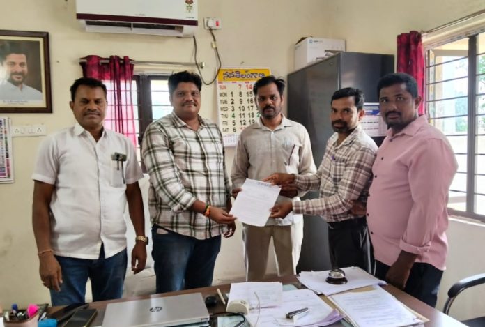 ప్రభుత్వ ఉపాధ్యాయుల సమస్యలను పరిస్కారం చేయాలి