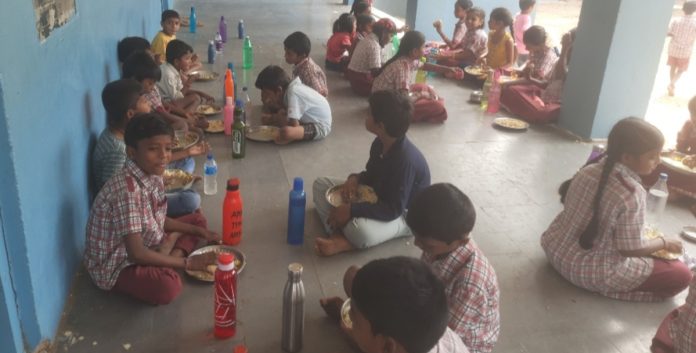 మధ్యాహ్న భోజనం బాధ్యత ఇక టీచర్లదే.!