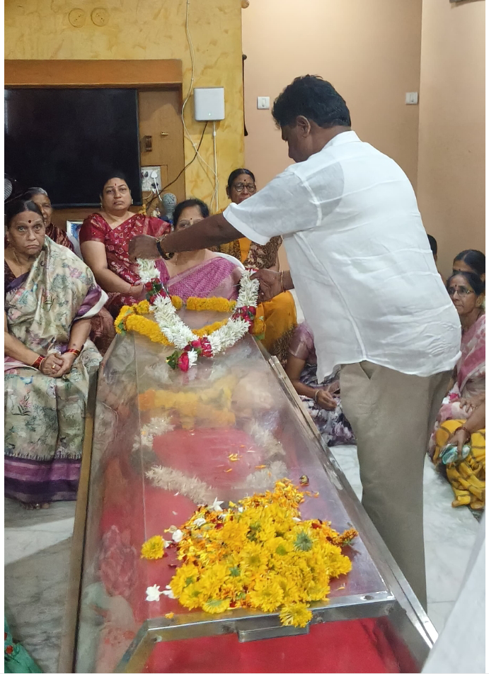 మాజీ సర్పంచ్ అంత్యక్రియలకు మాజీ ఎమ్మెల్యేలు