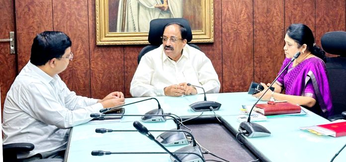 ప్రత్యామ్నాయ పంటల సాగును ప్రోత్సహించండి
