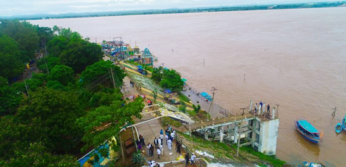 ఉగ్రరూపం దాల్చిన గోదావరి