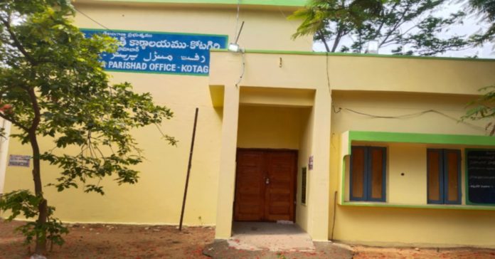 ఎంపిడిఓ కార్యాలయానికి తెరువని తాళం…