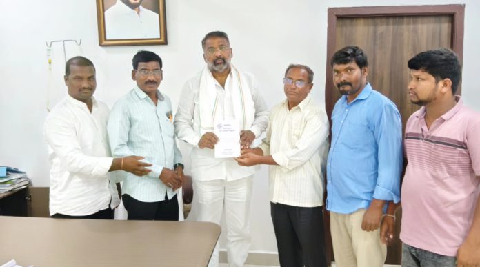 ప్రజాస్వామ్యంలో మీడియా పాత్ర అత్యంత కీలకం