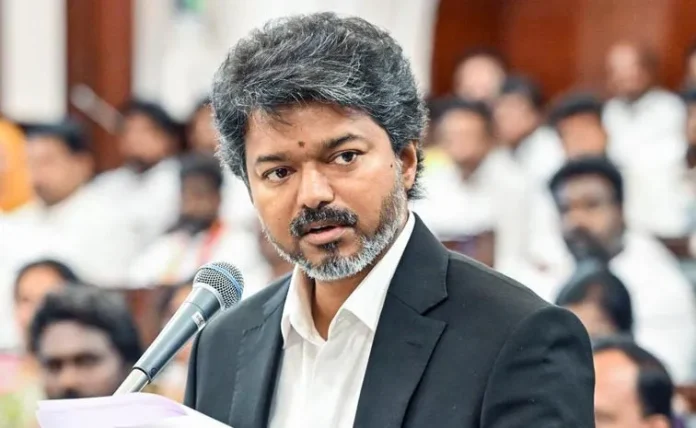 విద్యార్థులకు సీఎం విజయ్ సత్కారం..