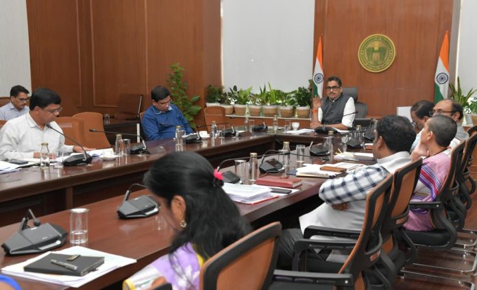 ప్రత్యామ్నాయ పంటల సాగును ప్రోత్సహించండి