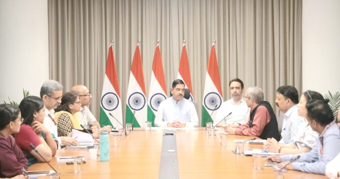 కేంద్ర విద్యాశాఖ మంత్రి గాప్రహ్లాద్ జోషి బాధ్యతల స్వీకారం
