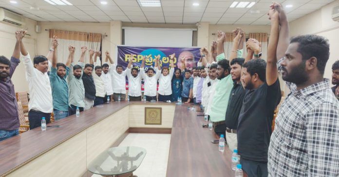 RS ప్రవీణ్ కుమార్ బుల్లెట్ ప్రూఫ్ వాహనం తొలగింపు..ఐక్య విద్యార్థి సంఘాలు తీవ్ర ఖండన