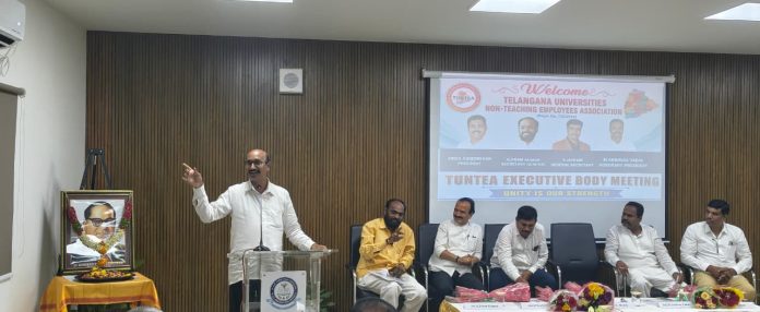 విశ్వవిద్యాలయాల అభివృద్ధిలో బోధనేతర ఉద్యోగుల పాత్ర కీలకం