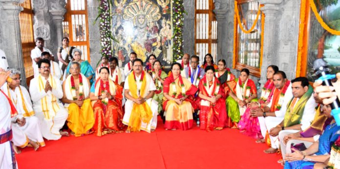 వైటీడీ నూతన పాలకమండలి ప్రమాణం