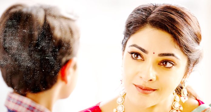 గాయత్రీ దేవి పాత్రలో..