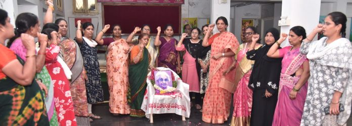 కెప్టెన్ లక్ష్మి సెహగల్ స్ఫూర్తితో యువత ముందుకు సాగాలి